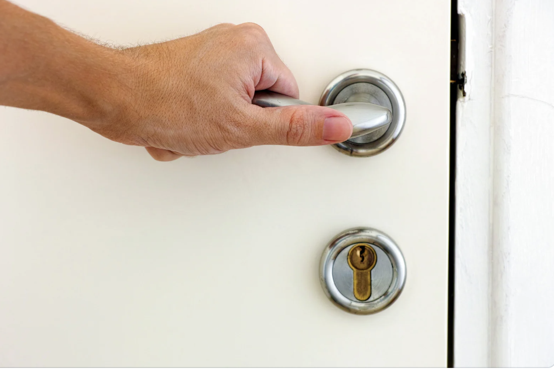 poignée de porte qui grince