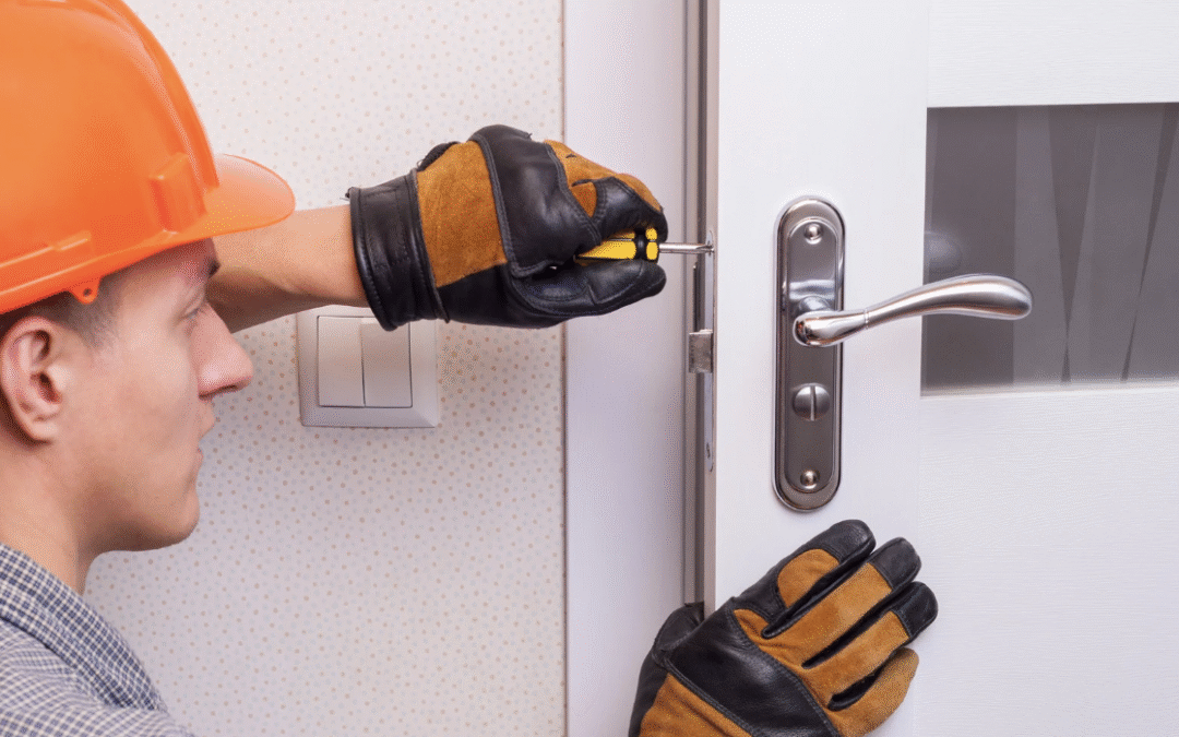 Poignée de porte qui grince : pourquoi et comment la réparer ?